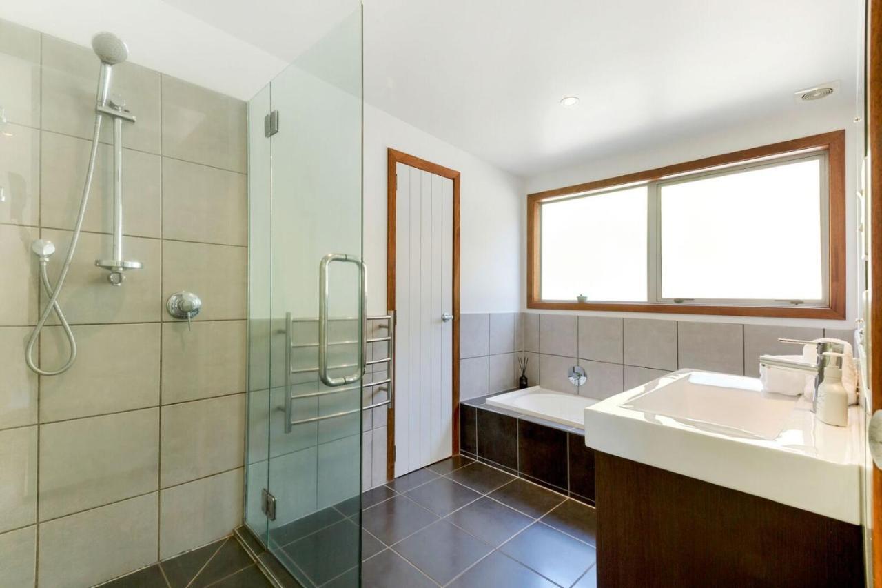 Karaka Sanctuary With Spa Pool By Waiheke Unlimited Oneroa Szoba fotó